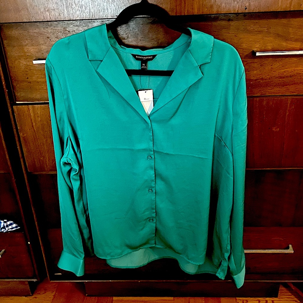 NWT Green Silk Banana Republic Top